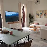 Charming Bright Apartment With Balconies On Cuesta Del Rosario