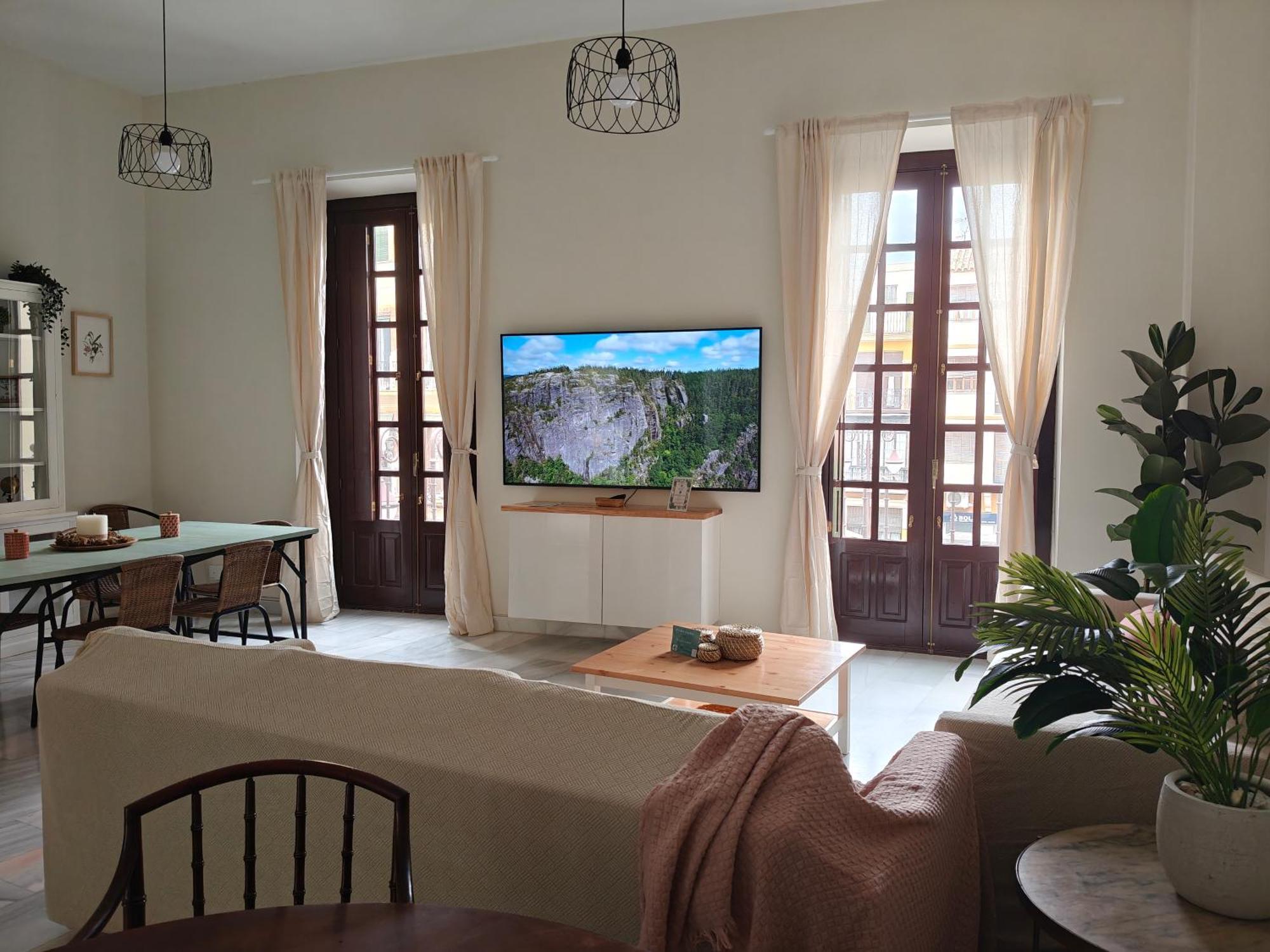 Charming Bright With Balconies On Cuesta Del Rosario *